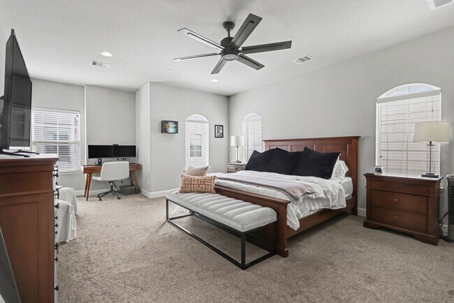 Building Photo - 1538 Dian St