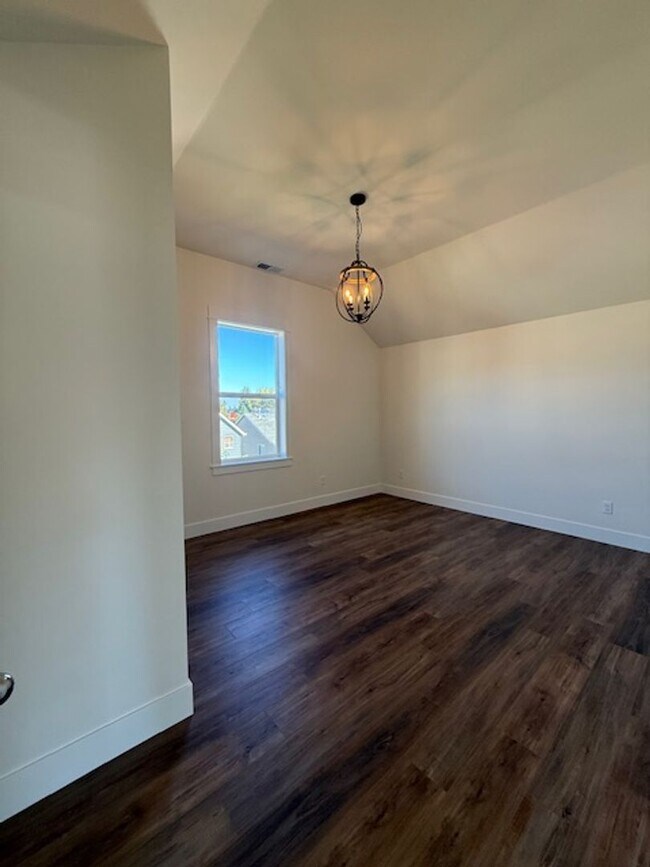 Building Photo - New Construction 4-bedroom 4 Bath Dundee OR 97115