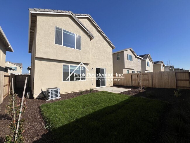 Building Photo - Brand New 4bd/2.5a Elk Grove Home-Must See!