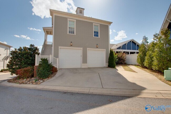 Building Photo - 32 Hillcrest Ave NW