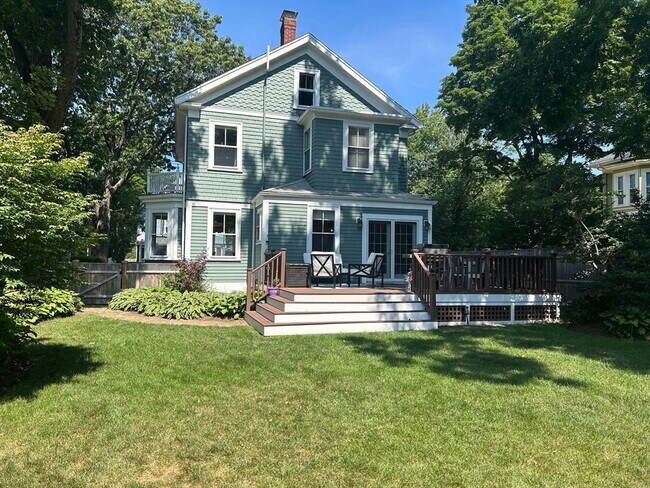 Building Photo - 554 Washington St