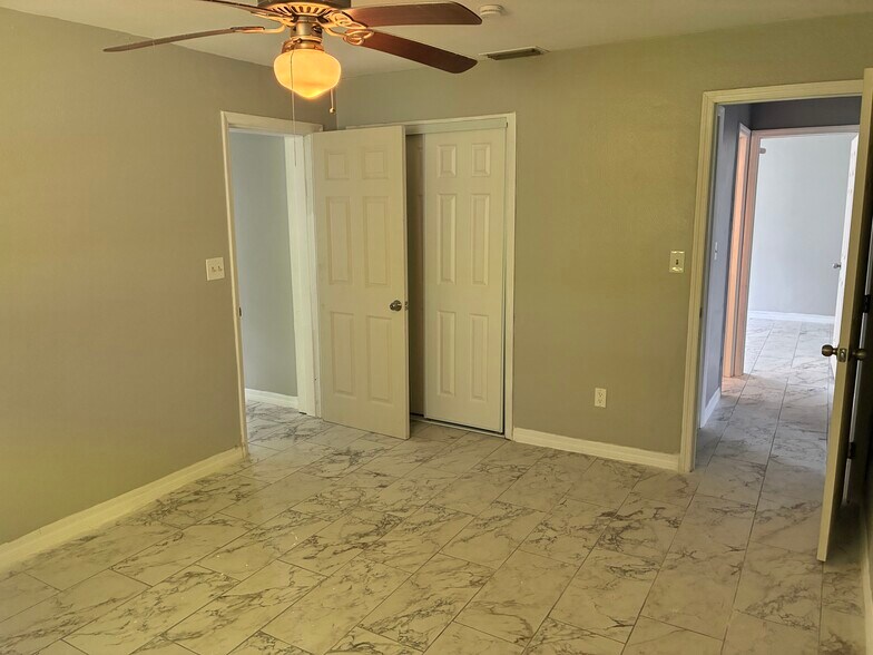 Building Photo - 186 175th Terrace Dr E