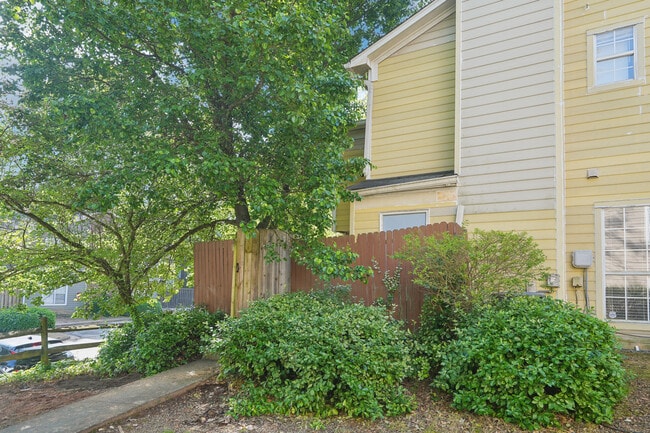 Building Photo - 1066 Rock Creek Ln