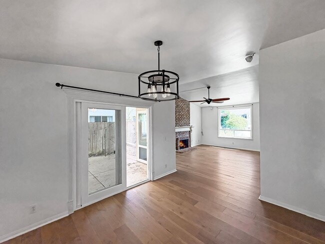 Building Photo - Beautiful 3B/2BA Home In Fallbrook with La...