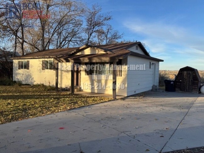 Building Photo - Cute 3 Bedroom 2 Bath House