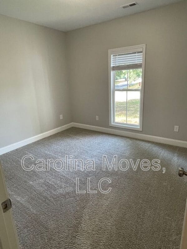 Building Photo - 5 Lombard Ln
