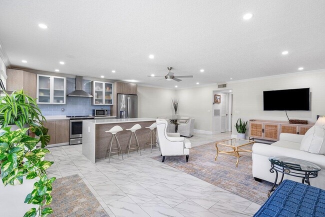 Primary Photo - 810 High Point Dr W