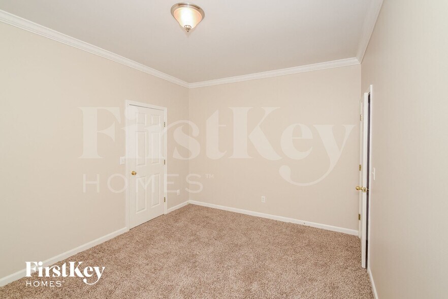 Building Photo - 540 Enclave Cir