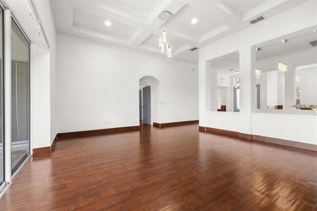 Building Photo - 9484 Walnut Crest Dr