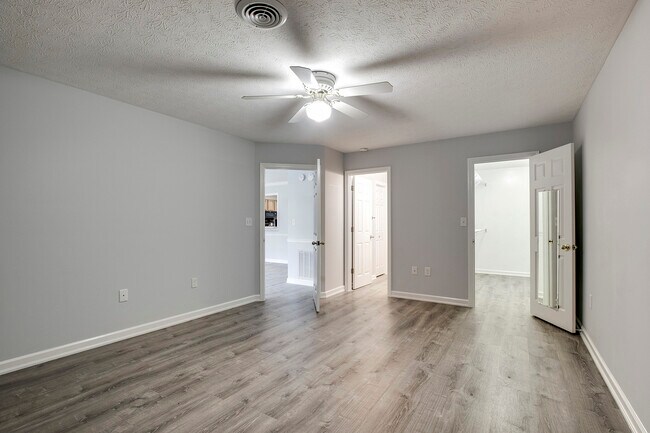 Building Photo - 101 Pinewood Dr