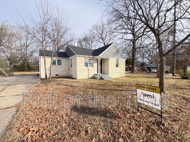 Building Photo - 317 Woodbury St