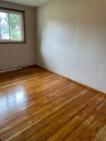 Building Photo - 307 Cardinal Cres