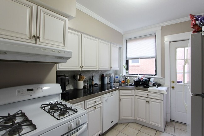 Building Photo - 818 Heberton St