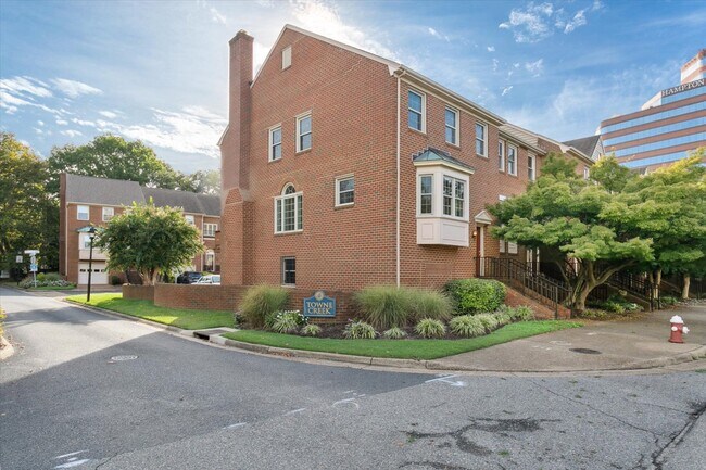Building Photo - 17 Miles Cary Mews