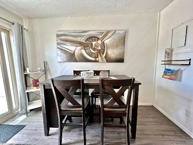 Building Photo - FURNISHED Two Bedroom Two Bath Condo on th...