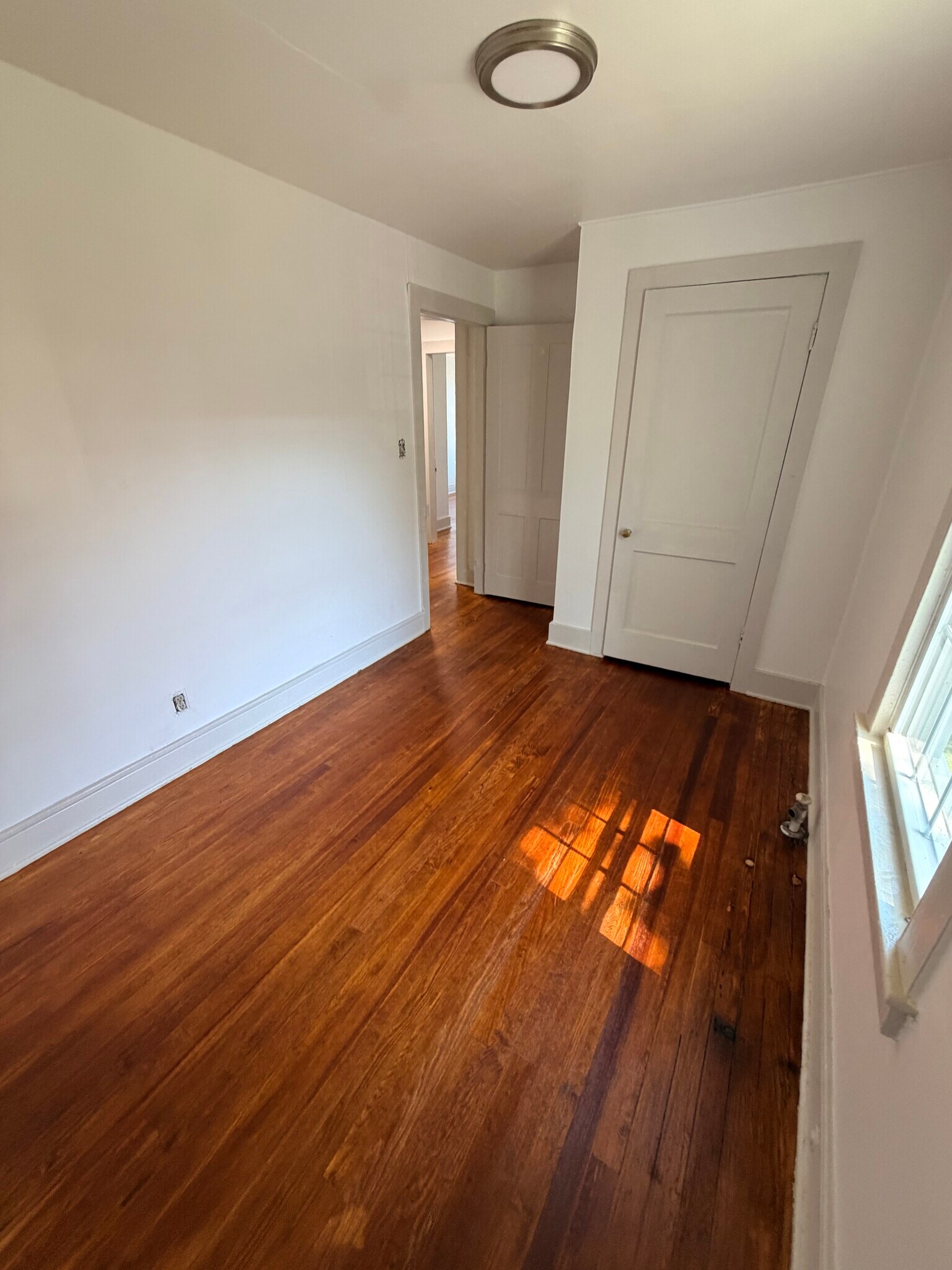 Room 3 - 422 Washington St