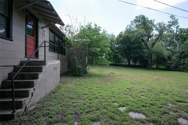 Building Photo - 1811 E 39th St