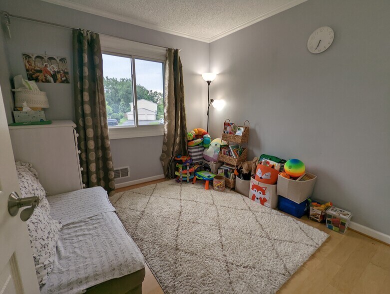 3rd bedroom - 539 French Rd