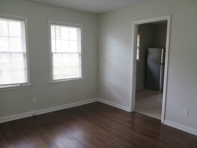 Building Photo - Cozy Marietta Duplex