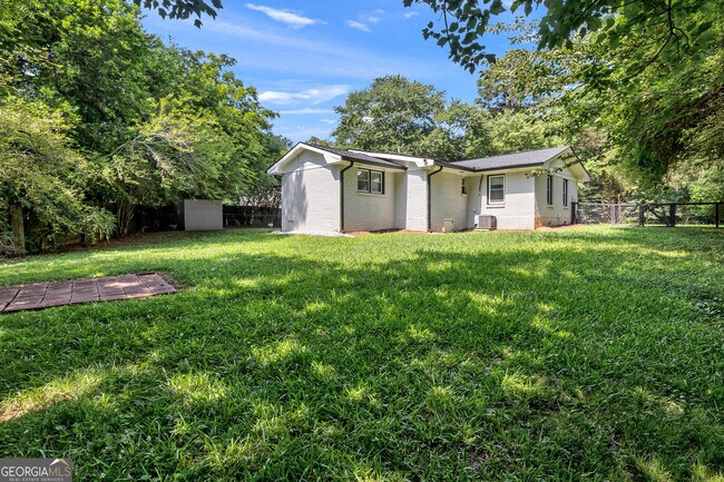 Building Photo - 5772 Lilburn Stone Mountain Rd