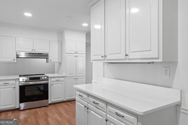 Building Photo - 223 Brookwood Dr