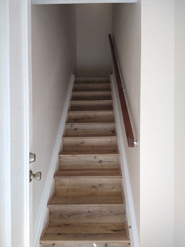 Building Photo - ALL UTILITIES INCLUDED! 3 Bed / 1 Bath Rem...