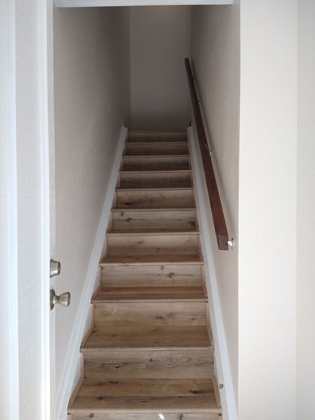 Building Photo - ALL UTILITIES INCLUDED! 3 Bed / 1 Bath Remodeled Condo/Duplex at Tanglewood