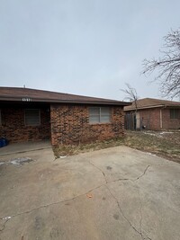 Building Photo - Great Duplex in Medical District 2 Bedroom...