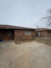 Building Photo - Great Duplex in Medical District 2 Bedroom 1 Bath Washer and Dryer Hook Ups