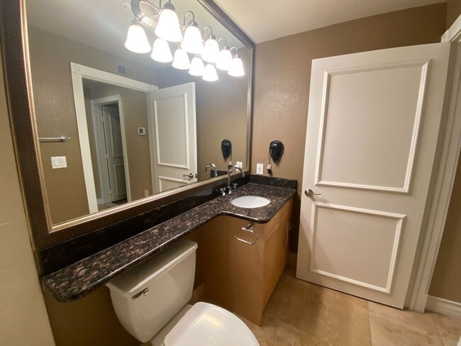 Building Photo - Meridian 2 BDR /2 BATH Luxury Condo - RESO...