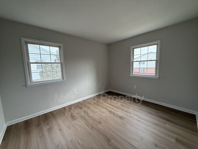 Building Photo - 2331 McClellan Ct