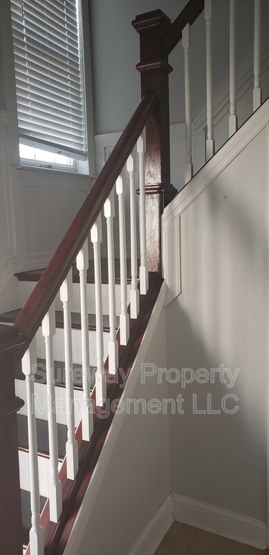 Building Photo - 1505 Saxony Dr