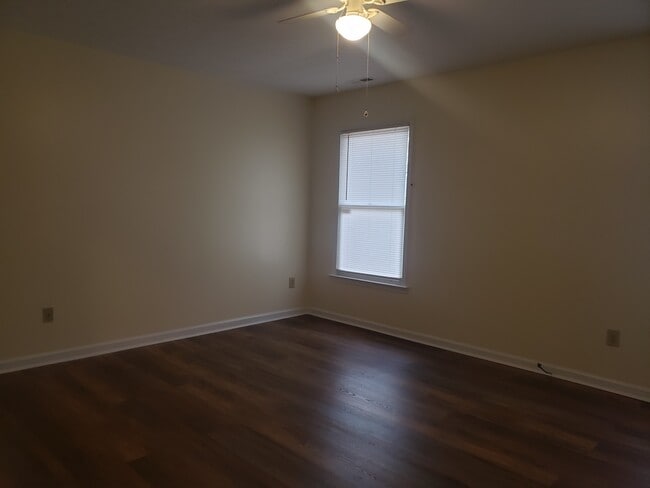 Building Photo - 334 Woodberry Cir