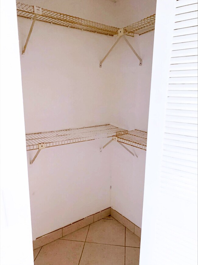 Building Photo - 508 Gardens Dr