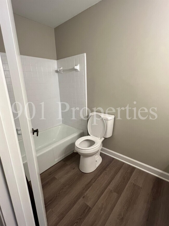 Building Photo - 5140 Longmeadow Cove