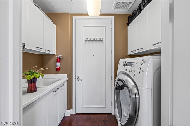 Building Photo - 2777 Paradise Rd