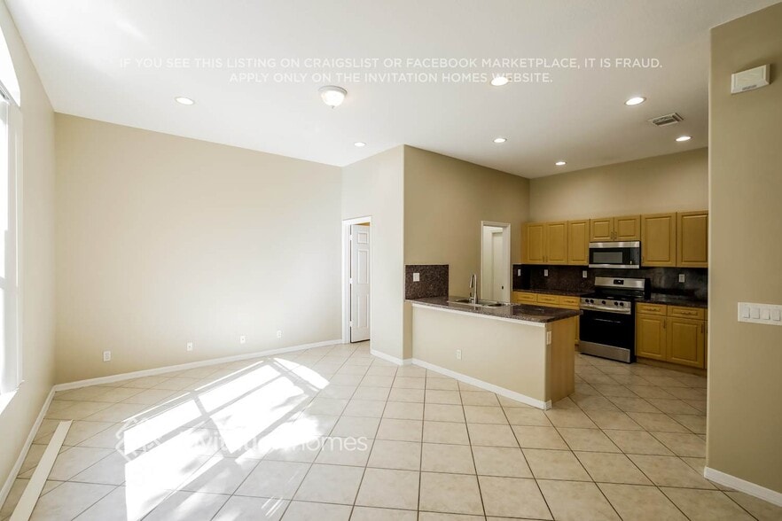 Building Photo - 4928 SW 38th Way