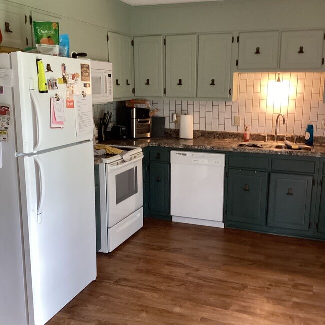 Building Photo - 215 Forestview Dr