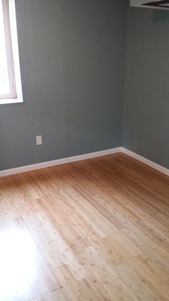 Basement Bedroom - 1324 W 4th St