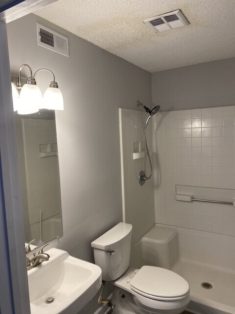 Building Photo - 448 Deerwood St