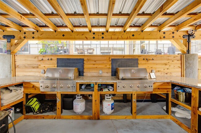 Building Photo - 2205 McKinney St