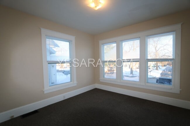 Building Photo - 2 Bedroom 1 Bath