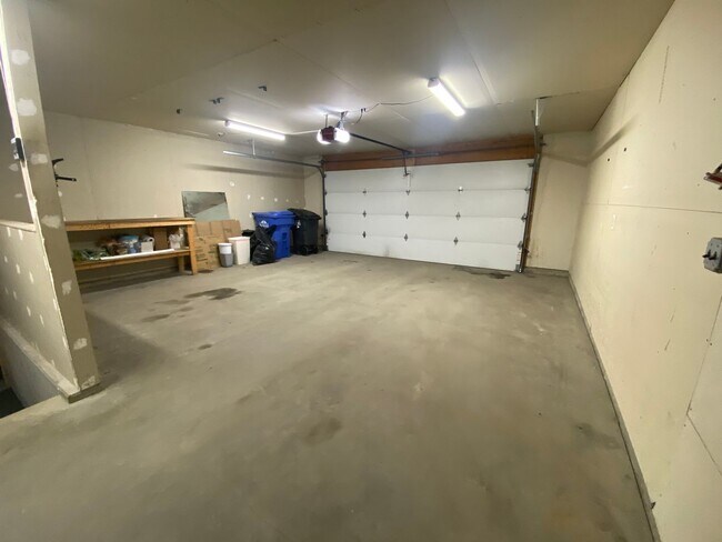 Building Photo - 3 Bedroom Townhome in South Fargo!!