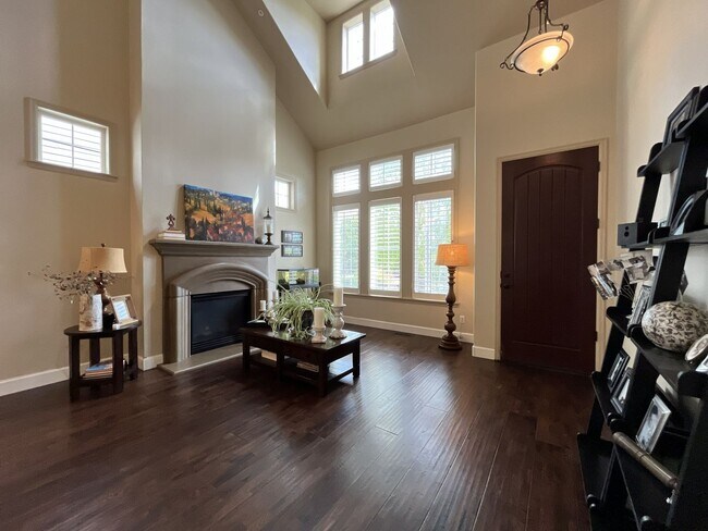 Building Photo - Charming 3 Bedroom Villebois Home with Loft, A/C, Designer Finishes and Community Pool!