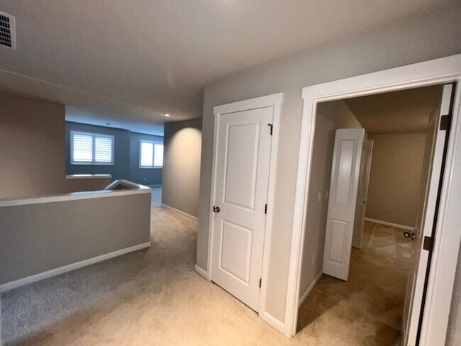 Building Photo - 5 Bedroom plus a Bonus Room in Gig Harbor