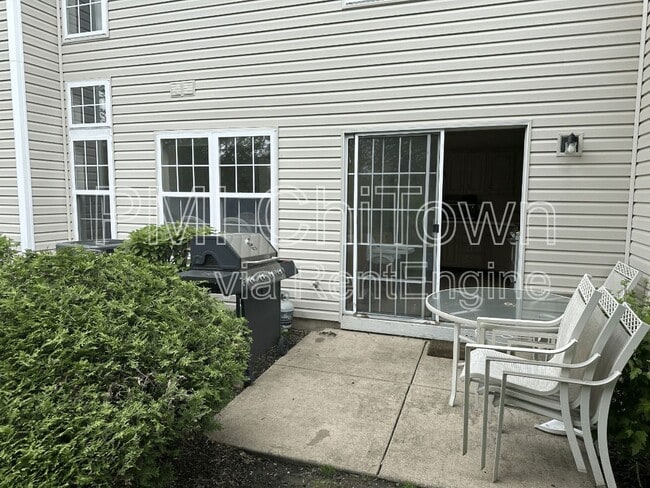 Building Photo - 232 Hawk Ct