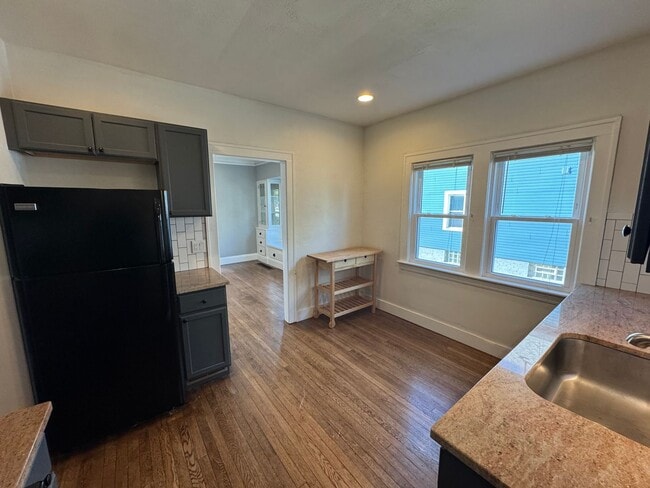Building Photo - 2115 Lewis Dr
