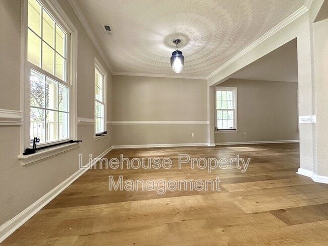Building Photo - 2849 Crossings Dr