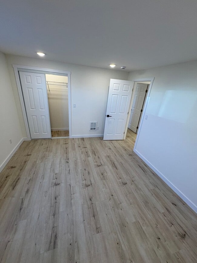 Building Photo - NEWLY RENOVATED 2 bed/ 1 bath Basement Apartment for Rent – All Utilities Included