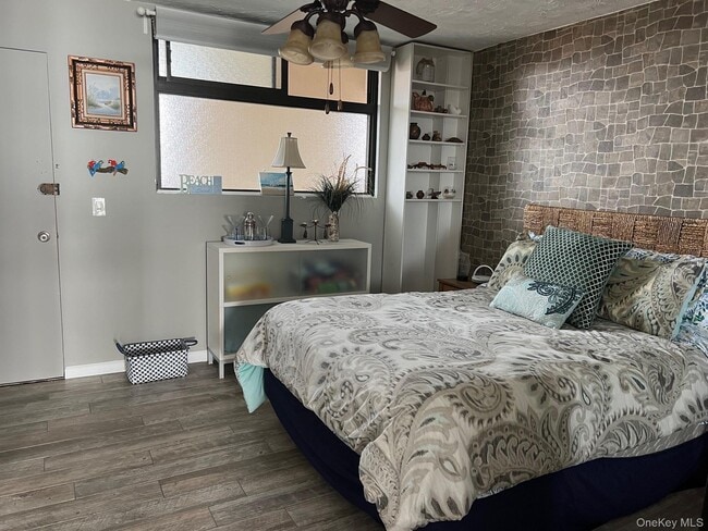 Building Photo - 830 Shore 5J